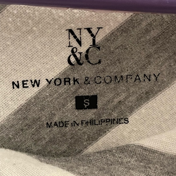 New York & Company Women’s Gray Stripped Summer Shirt Size Small - Picture 3 of 6